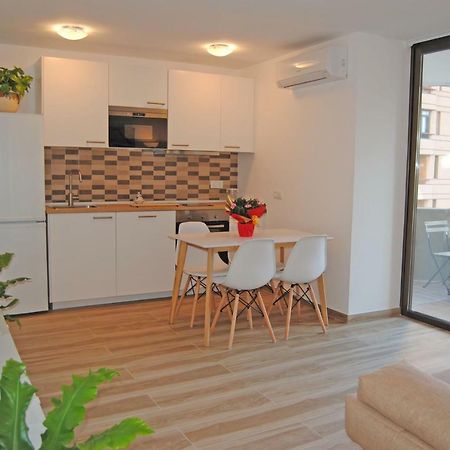 פואנגירולה Recently Refurbished Apartment With Sea Views. מראה חיצוני תמונה
